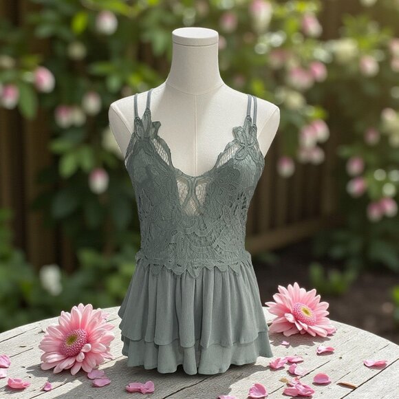 Entro Sage Green Lace Peplum Tank Top Medium Fairycore Cottagecore Romantic NWT - Picture 1 of 9